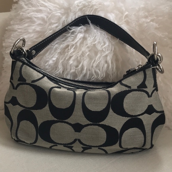 Coach Signature small purse. - Picture 2 of 7